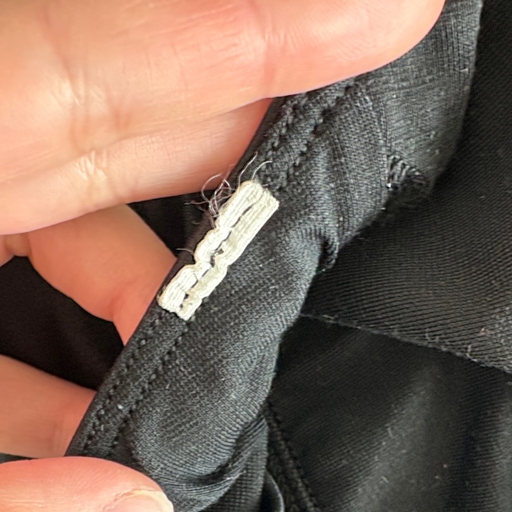 Lululemon Black Energy Bra Longline Strappy Sports Satin Shine Bra 4 - Picture 6 of 8